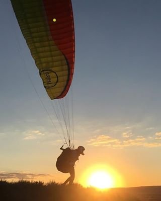 Uçmak özgürlüktür.

#uçmayıöğretiyoruz #uçuşokulu #haftasonuneyapsam #paragliding #yamaçparaşütüeğitimi #yamaçparaşütkursu
